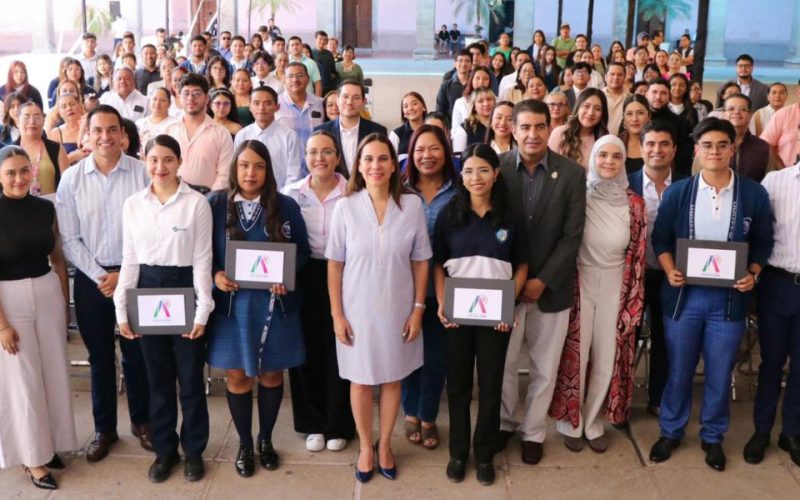 Entregan equipos tecnológicos e impulsan el talento juventudes en Irapuato