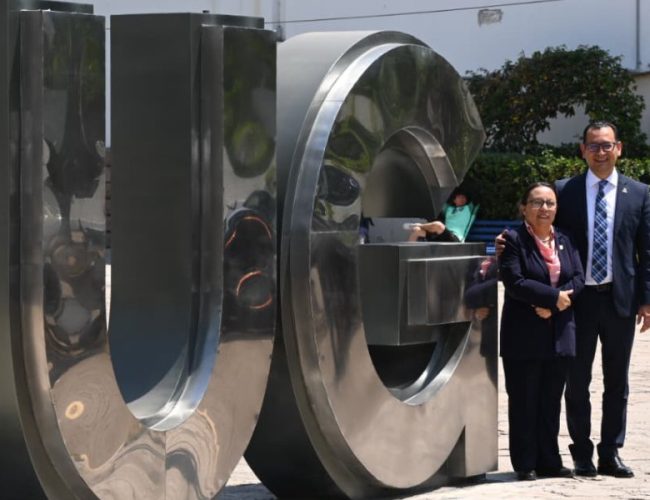 Reconoce Gobierno de Irapuato 75 años de trayectoria de la escuela preparatoria oficial