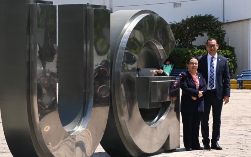 Reconoce Gobierno de Irapuato 75 años de trayectoria de la escuela preparatoria oficial