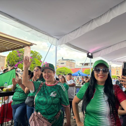 Gritan goool familias guanajuatenses en Fiesta México por el evento más grande del futbol y la victoria de la selección 2-0 ante Sudáfrica