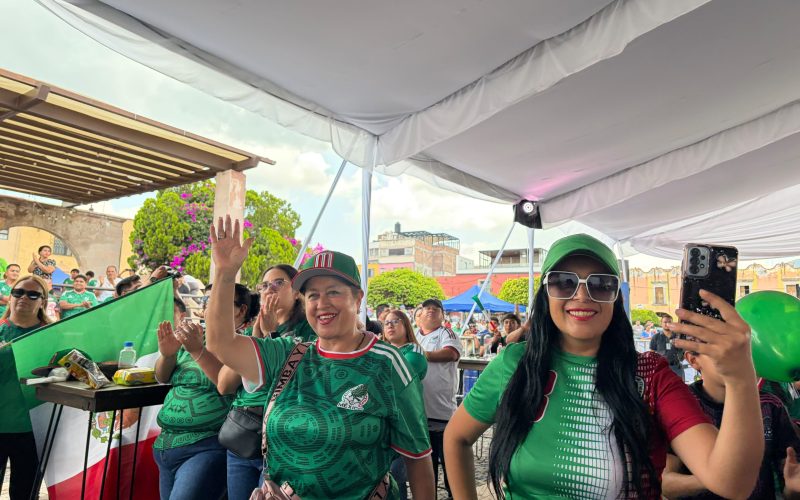 Gritan goool familias guanajuatenses en Fiesta México por el evento más grande del futbol y la victoria de la selección 2-0 ante Sudáfrica