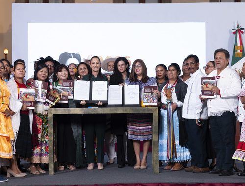 Presidenta de México firma convocatoria para consulta de iniciativa de Ley General de Derechos de los Pueblos Indígenas y Afromexicanos