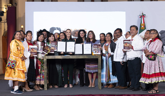 Presidenta de México firma convocatoria para consulta de iniciativa de Ley General de Derechos de los Pueblos Indígenas y Afromexicanos