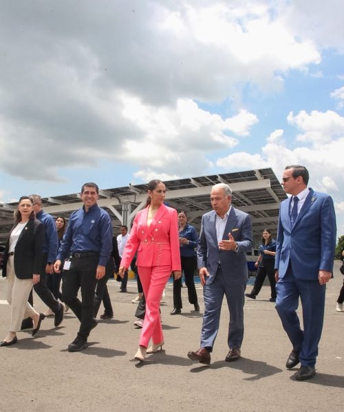 Gobernadora inaugura instalación de paneles solares en GM Silao