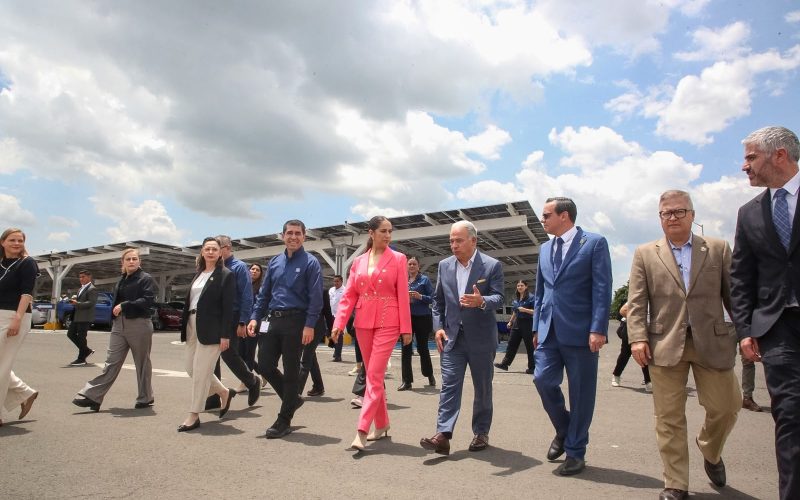 Gobernadora inaugura instalación de paneles solares en GM Silao
