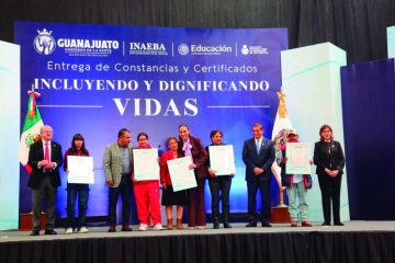 Sí es posible seguir preparándose, entregan constancias y certificados del INAEBA