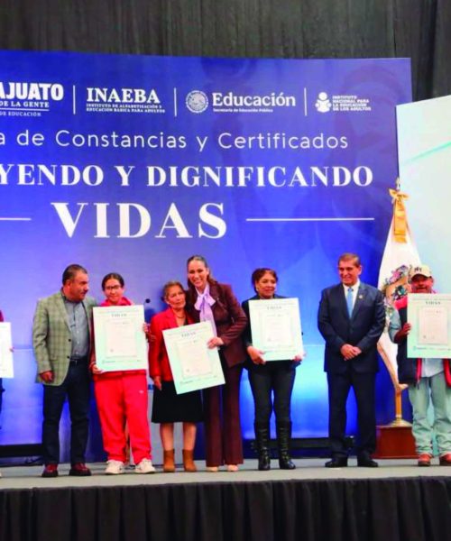 Sí es posible seguir preparándose, entregan constancias y certificados del INAEBA