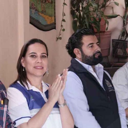 Refuerzan trabajos de modernización vial y servicios en las Trojes