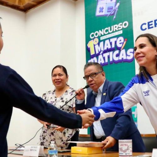 Reconocen a estudiantes irapuatenses en el primer concurso municipal de matemáticas
