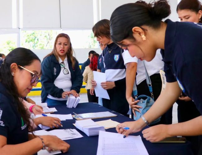 Gobierno de Irapuato impulsa la educación con entrega de BecasSí 2026