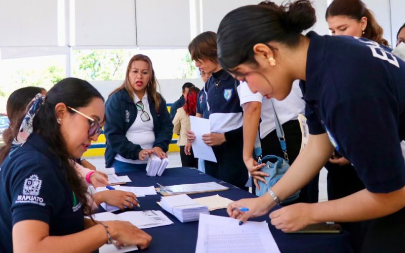 Gobierno de Irapuato impulsa la educación con entrega de BecasSí 2026