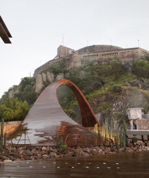 Impulsan un entorno más seguro con nuevo arco y explanada en la subida del Cerro del Cubilete