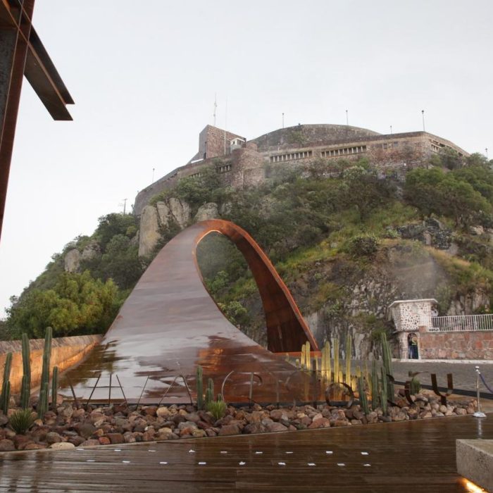 Impulsan un entorno más seguro con nuevo arco y explanada en la subida del Cerro del Cubilete