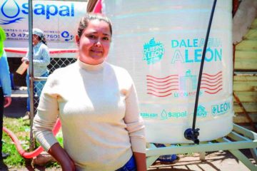 Municipio de León acerca soluciones de agua a familias de Noria de Septién