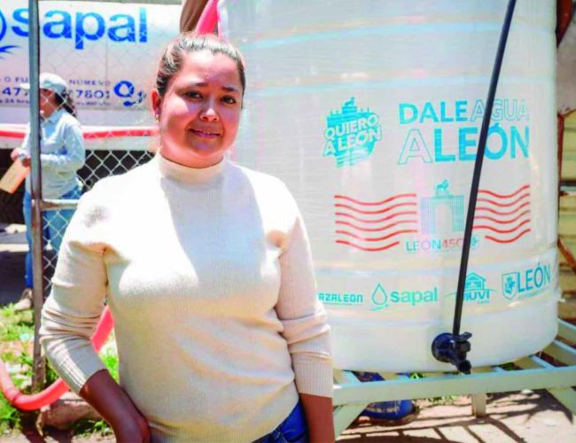 Municipio de León acerca soluciones de agua a familias de Noria de Septién