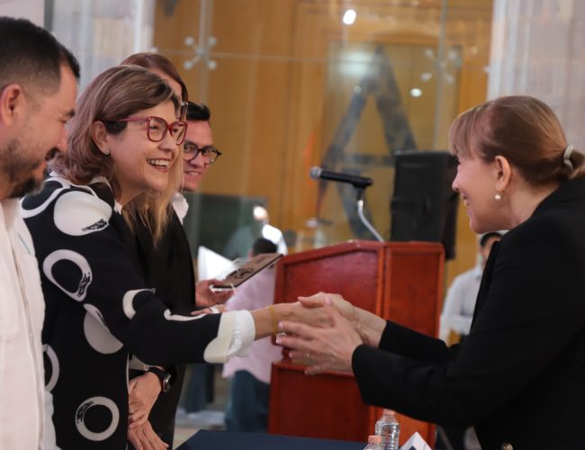 Reconoce UG la trayectoria de personal jubilado y agradece su legado