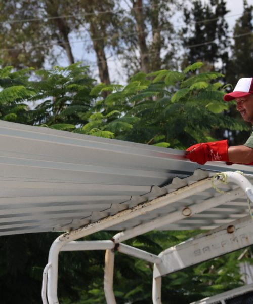 Fortalecen atención a comunidades salmantinas con entrega de apoyos para vivienda