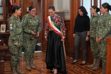 Vestido patrio de presidenta Sheinbaum, homenaje a artesanas del Istmo de Tehuantepec