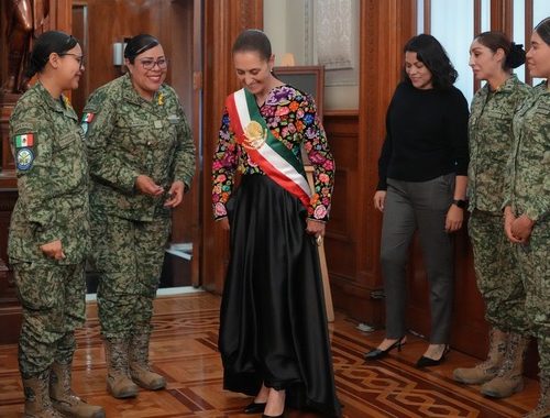 Vestido patrio de presidenta Sheinbaum, homenaje a artesanas del Istmo de Tehuantepec