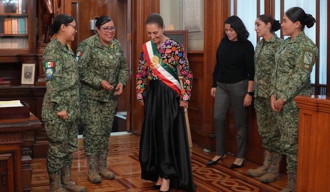 Vestido patrio de presidenta Sheinbaum, homenaje a artesanas del Istmo de Tehuantepec