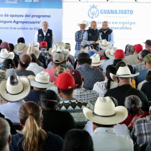 Entregan seguros agropecuarios a productores irapuatenses