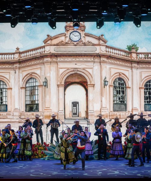 El colorido del Norte de México se vivió con el Ballet Folklórico de la UG