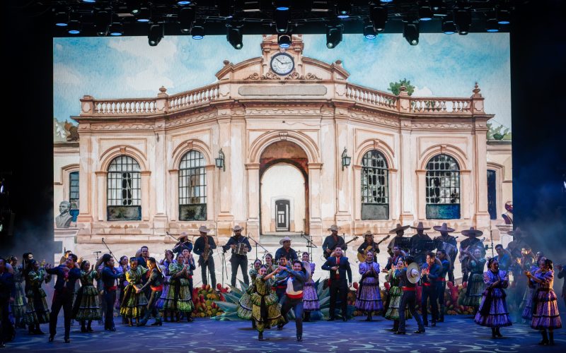 El colorido del Norte de México se vivió con el Ballet Folklórico de la UG